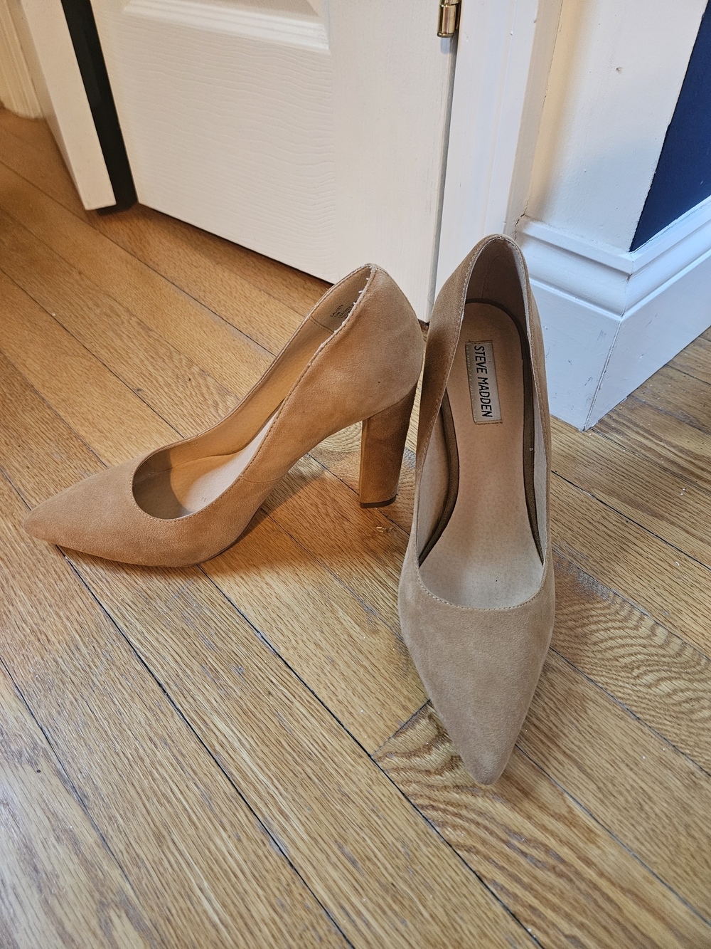 Steve Madden Women’s Tan Suede Pointed-Toe Pumps